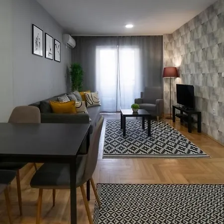 Fenix - Free Private Parking-fast Wi-fi * نوفي ساد