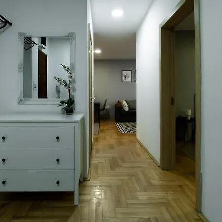 Fenix - Free Private Parking-fast Wi-fi Нови-Сад