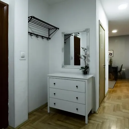 Fenix - Free Private Parking-fast Wi-fi Apartment