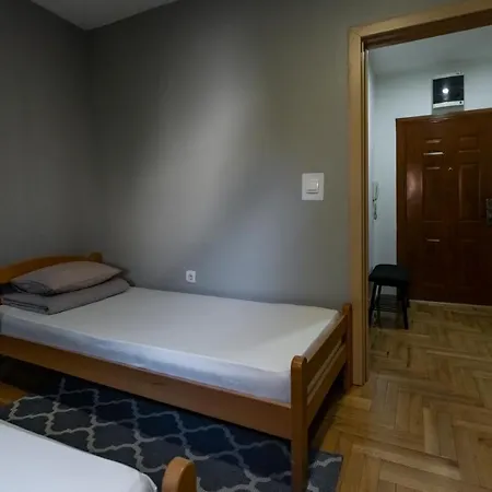 Fenix - Free Private Parking-fast Wi-fi Apartment