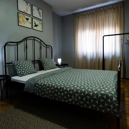 Fenix - Free Private Parking-fast Wi-fi Apartment *