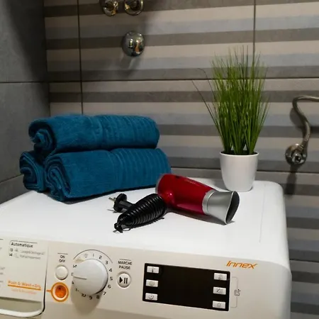 Fenix - Free Private Parking-fast Wi-fi Apartment